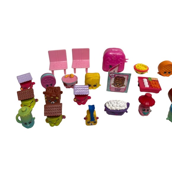 50 SHOPKINS Mixed Seasons VARIOUS FIGURES Lot Mushrooms Food Furniture - Picture 4 of 6